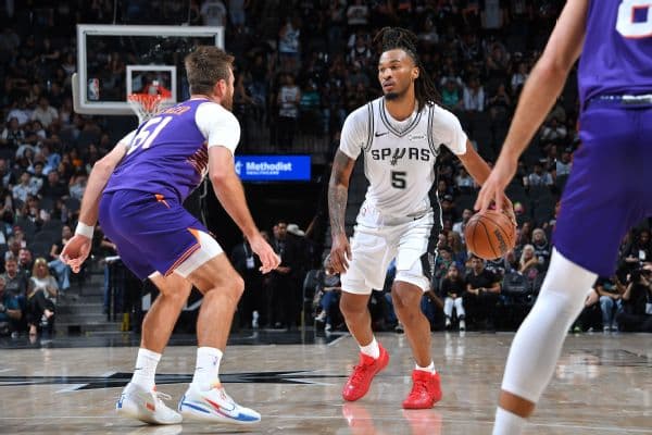 Spurs debut three-guard lineup of Fox, Harper, Castle in preseason win